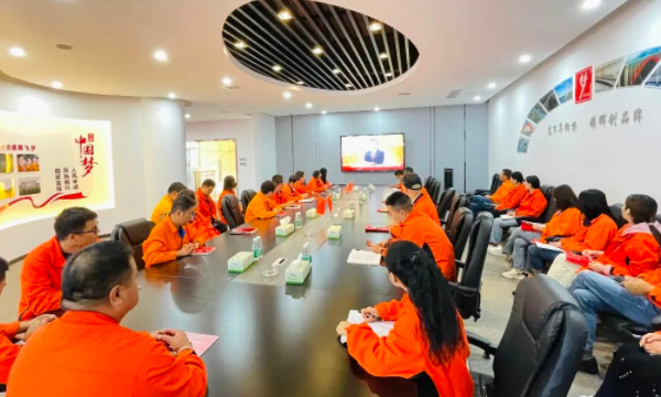     凝心聚力 砥砺前行！K8凯发国际重工贯彻学习党的二十大精神